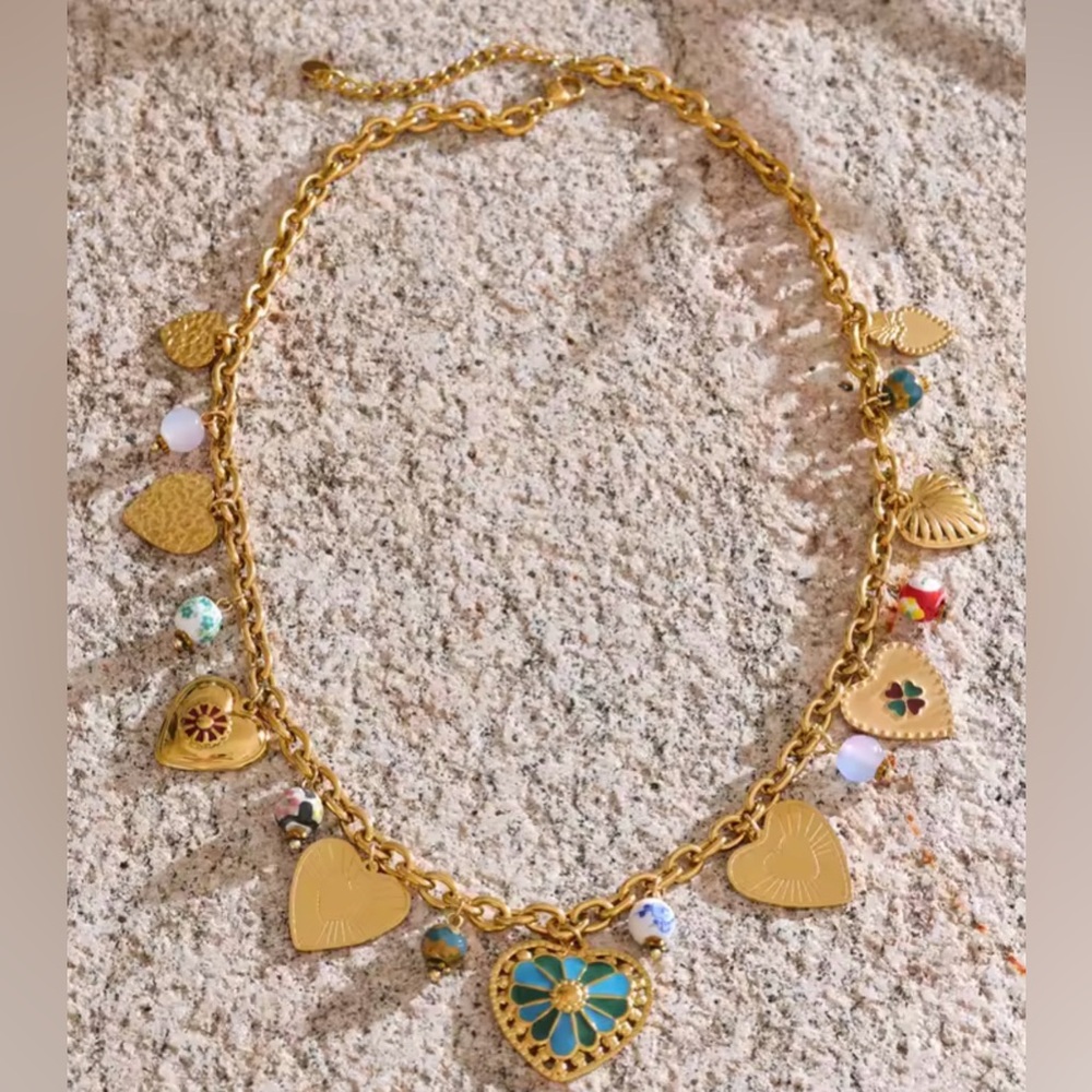NWOT Gold Heart Charm Necklace